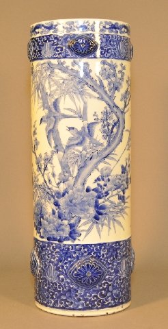 Chinese decorated porcelain umbrella stand: Chinese decorated porcelain umbrella stand