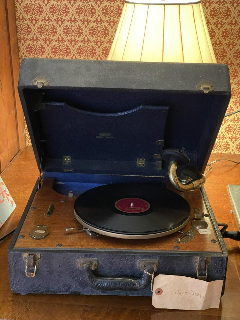 PORTABLE RCA VICTOR VICTROLA: Swiss made reproducer.