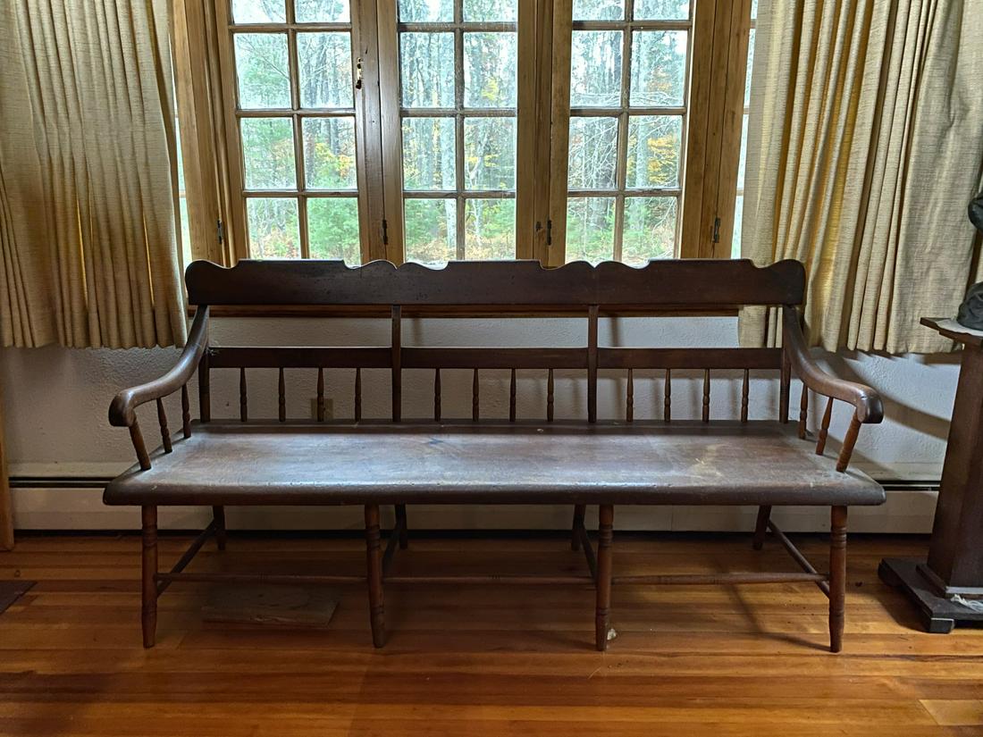 (19th c) EARLY AMERICAN WINDSOR SETTLE: Nicely shaped crest rail, plank seat and turned legs. 36 x 70 x 22 inches