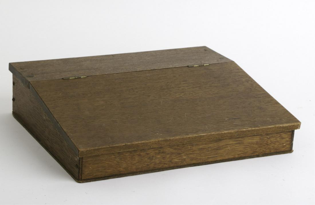 (Early 20th c) WALNUT SLANT-TOP LAP DESK: 3 x 13 x 11 inches