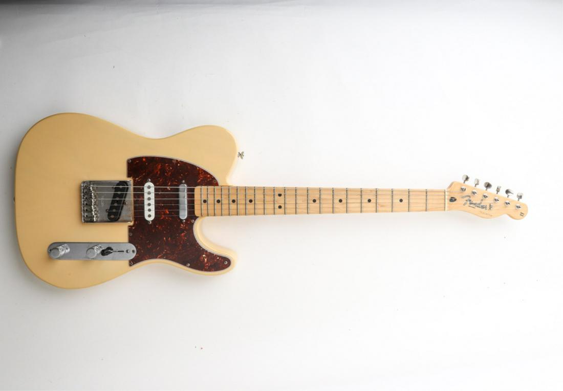 FENDER "TELECASTER" GUITAR: Deluxe series, made in Mexico. 38 inches.