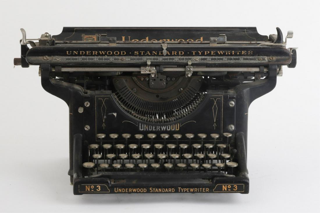 UNDERWOOD No. 3 TYPEWRITER: 9 x 18 x 12 inches