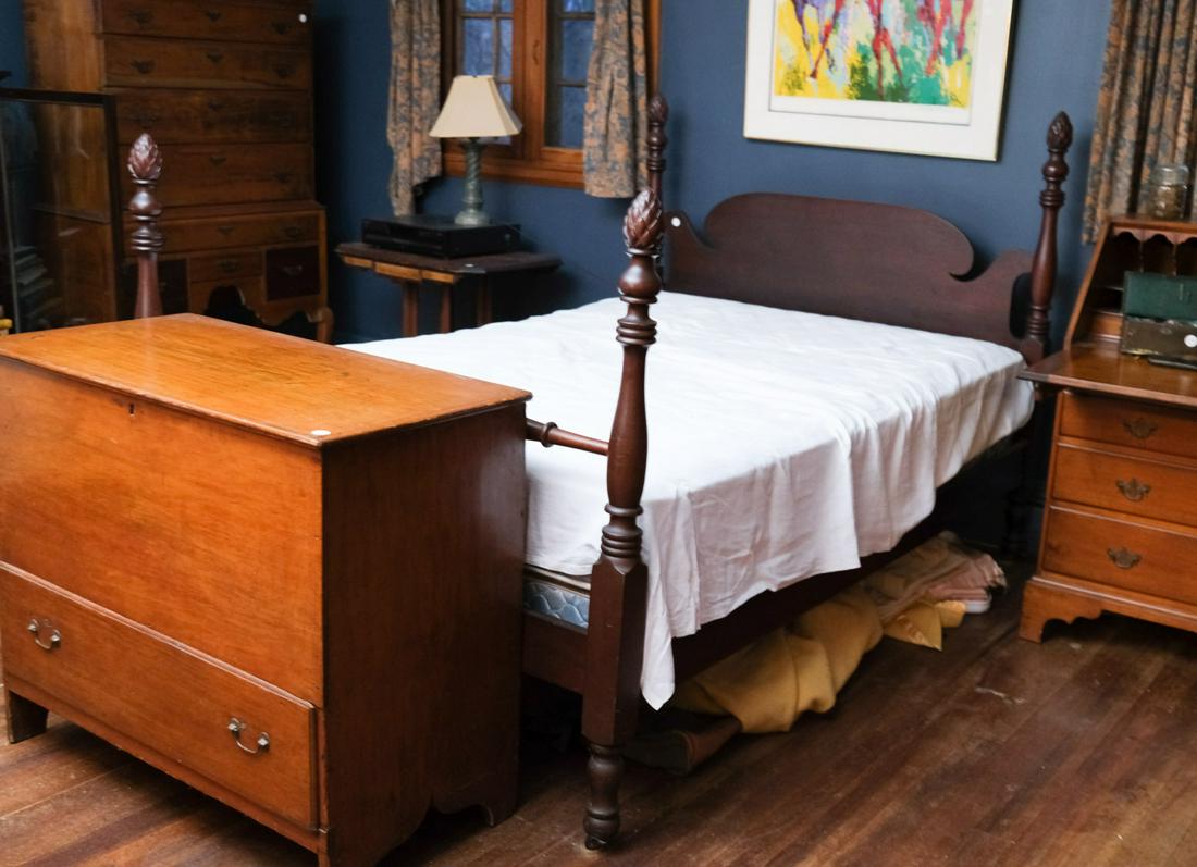 MAHOGANY FOUR POSTED FULL SIZED BED: Beautifully shaped headboard and posts carved with pineapples. 53 x 56 inches (head board)