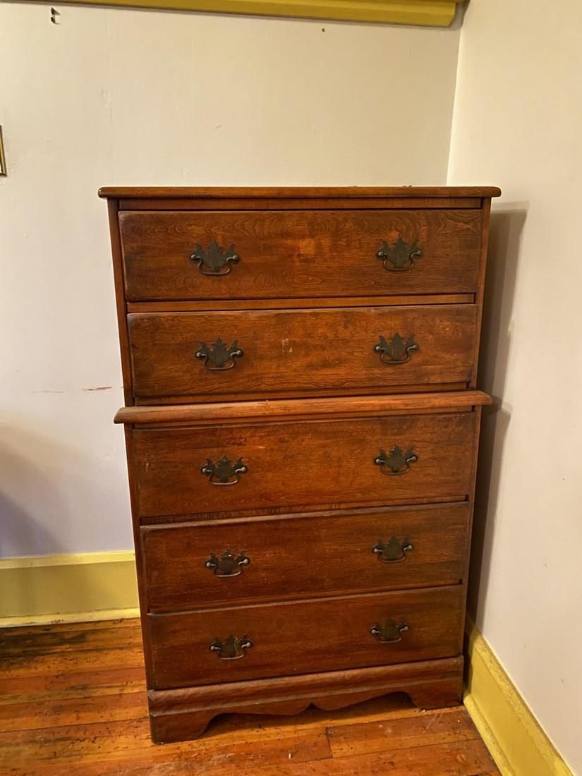 CHIPPENDALE STYLE OAK STEPBACK CHEST OF DRAWERS: (2) Smaller drawers step back over (3) slightly larger, bracket feet and shaped apron. 47 x 29 x 16 inches