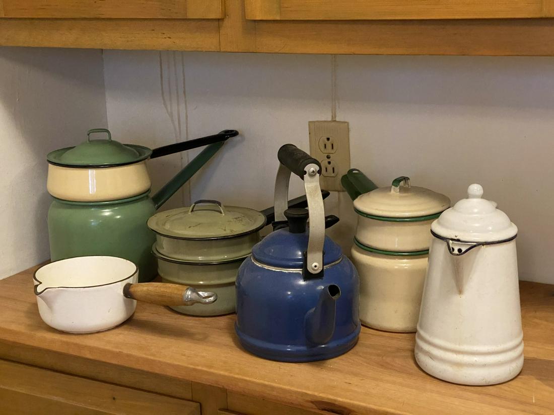 (8) PIECES OF ENAMELED KITCHENWARE: Including a Le Creuset sauce pan with off-set handle 10 1/2 inches (and under)