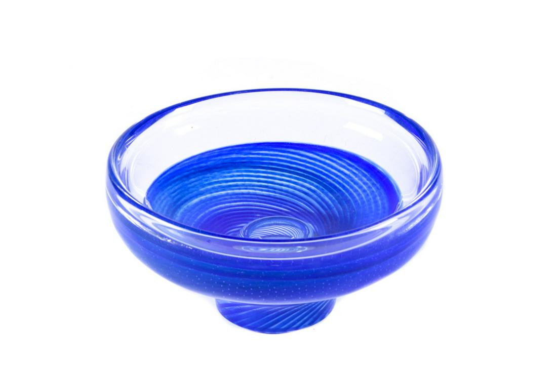 KOSTA BODA GORAN WARFF ATILIER ART GLASS BOWL: Clear with royal blue swirl and controlled bubbles. 4 3/8 x 8 1/4 inches. signed and numbered 995 007/100.
