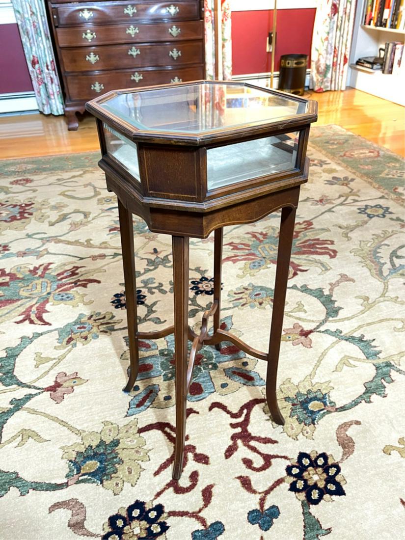 EDWARDIAN INLAID MAHOGANY VITRINE: Polygon form with bevel glass panels, the top lifts on a diagonal, raised on splayed legs with cross-stretchers, 28.5 x 12 x 12 inches