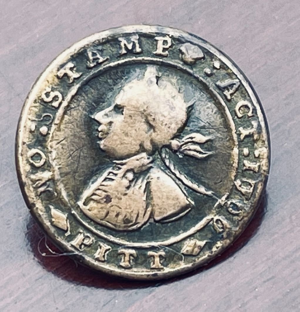 1766 WILLIAM PITT NO STAMP TAX BUTTON: Noose appears to be around Pitt's neck. Minted brass with looped brass shank. 3/4 inches