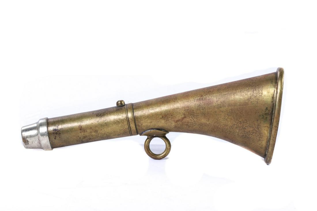 CAPTAIN NEHEMIAH ANDREWS SMALL BRASS SOUNDING HORN: Brass and nickel set with reed. 5 inches. Attached note was used to make Andrews association.