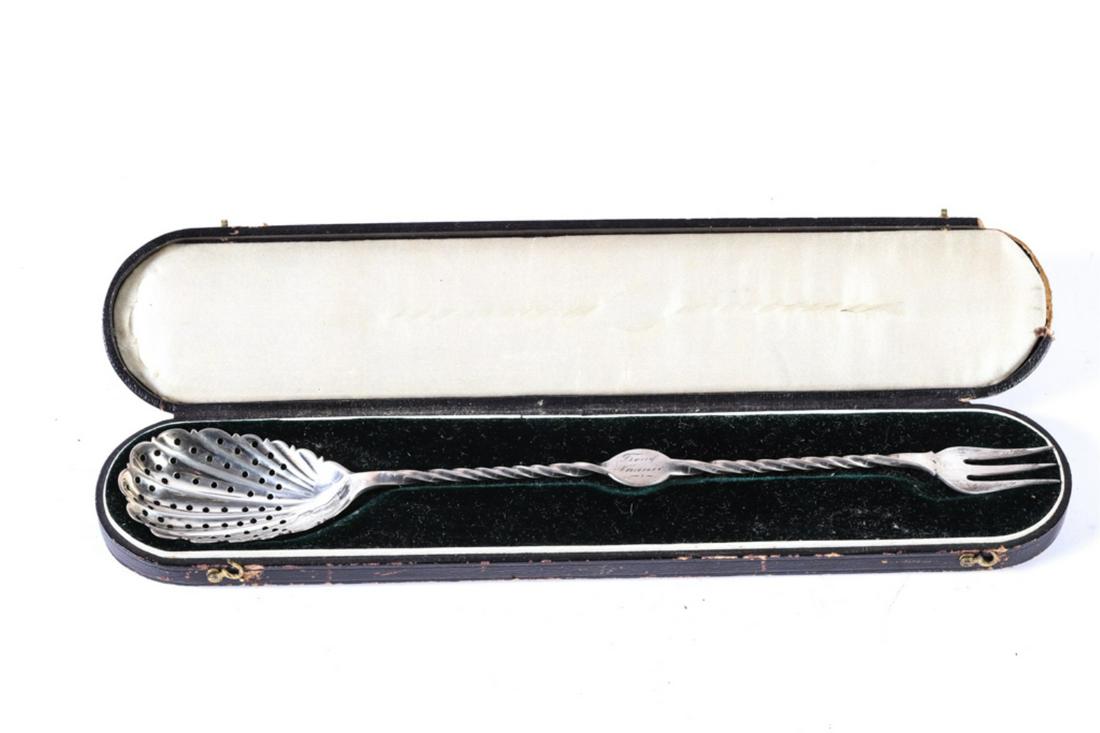 COIN SILVER OLIVE SPOON in its ORIGINAL CASE (1 of 8)