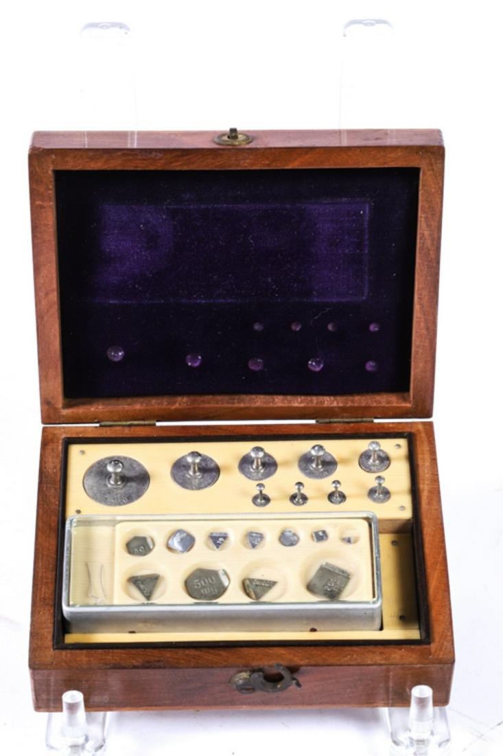 CASED WEIGHT SET FOR BALANCE SCALES (1 of 8)