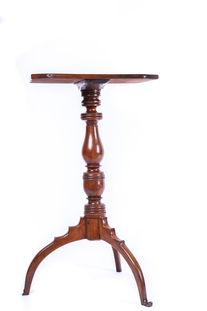 UNUSUAL FEDERAL SPIDER LEG STAND (1 of 12)