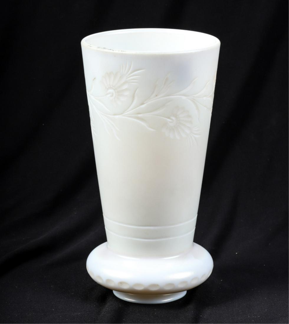 RARE STEUBEN INTAGLIO GLASS SHADE (1 of 7)