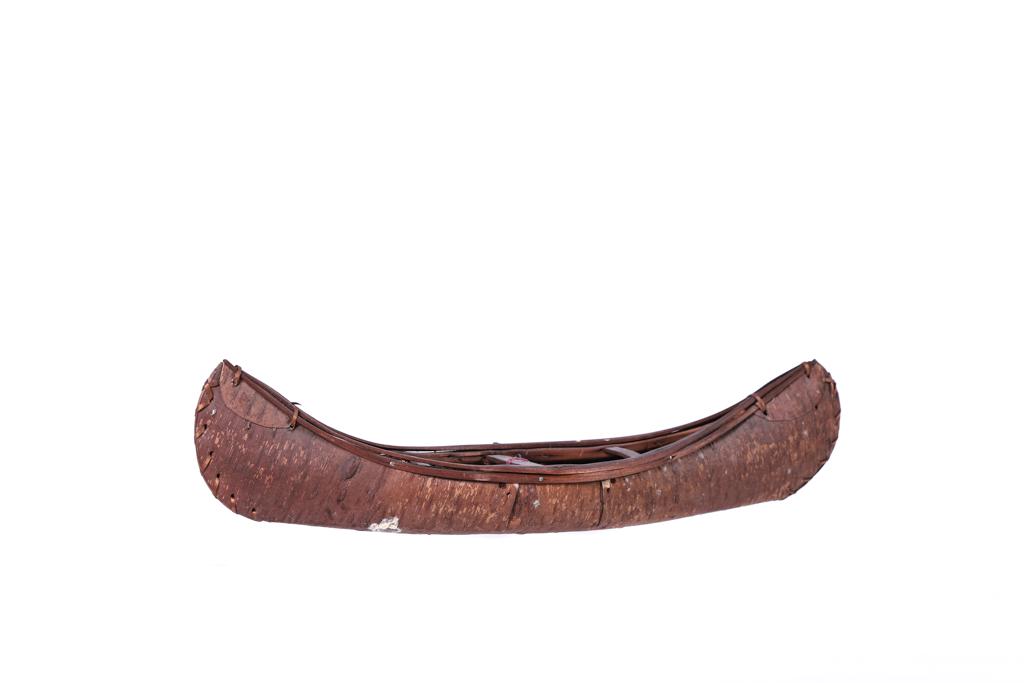 MINIATURE NATIVE AMERICAN INDIAN BIRCH BARK CANOE (1 of 5)
