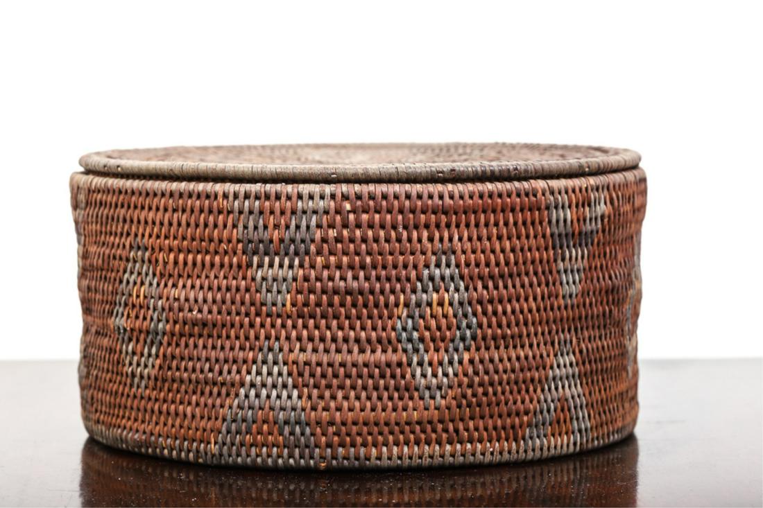 EARLY NATIVE AMERICAN TIGHTLY WOVE ROUND BASKET (1 of 7)