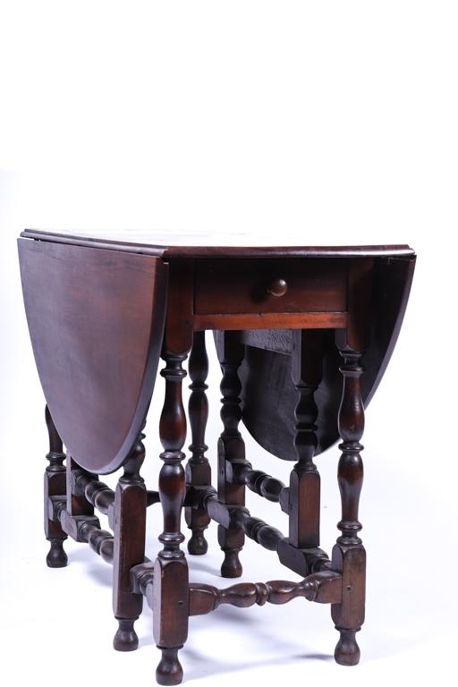 WM. & MARY MASS. MAHOGANY GATELEG TABLE (1 of 7)