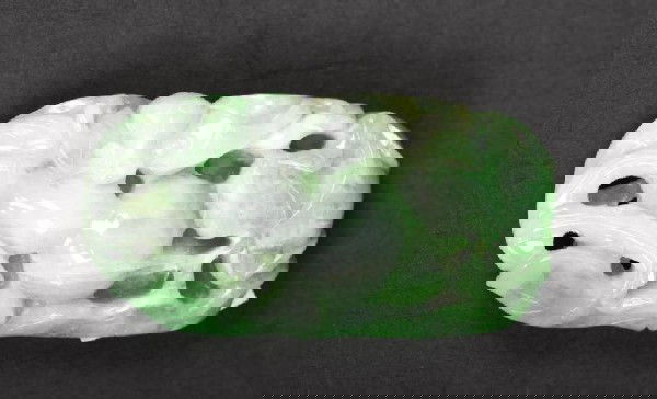 Early mid 20th C Asian carved jade, 1 1/4" x 2 1/4: Early mid 20th C Asian carved jade, 1 1/4" x 2 1/4"