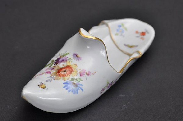 Turn of the century German Meissen porcelain slipp: Turn of the century German Meissen porcelain slipper with hand painted floral decoration. Length: 6 1/2"