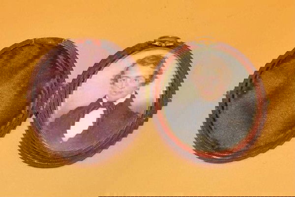 Early American miniature portrait on ivory of a ge: Early American miniature portrait on ivory of a gentleman in formal dress by M.B. Russell, Boston, MA in it's original case. Height: 3"