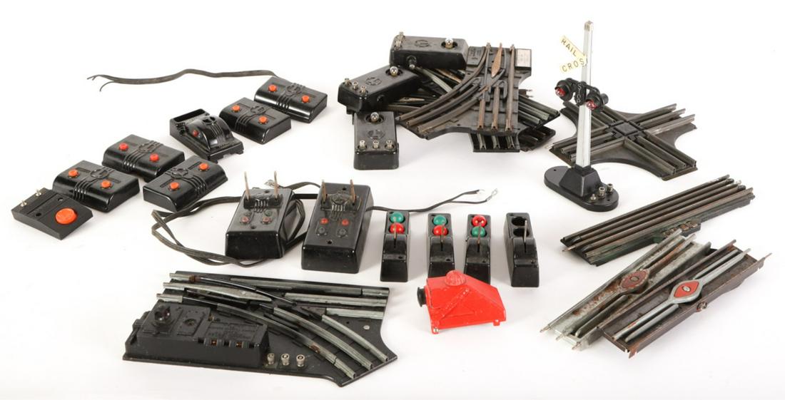 GROUPING OF LIONEL TRACKS and SWITCHES: Including: 020, 1122, (3) 022, 260, 154 etc.