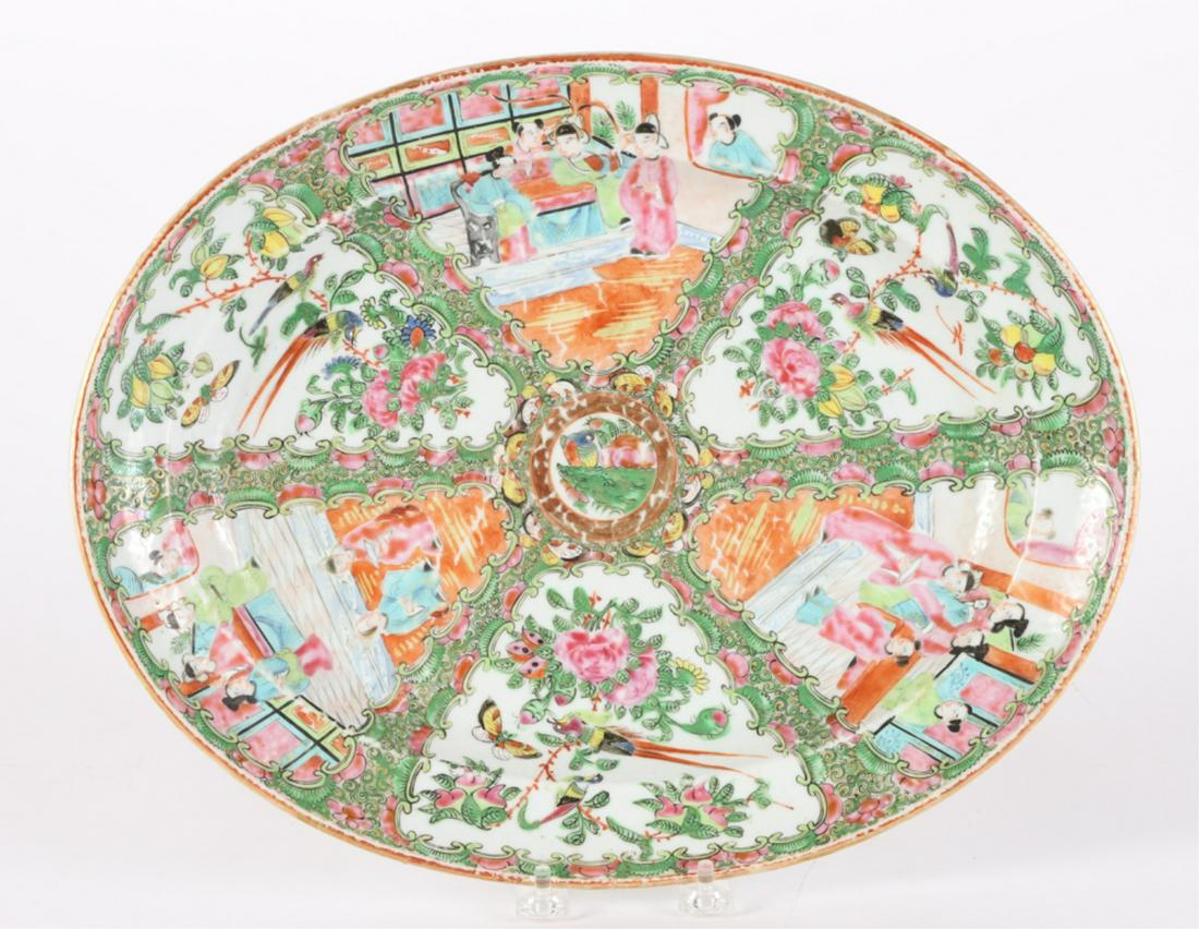 CHINESE EXPORT ROSE MEDALLION OVAL TRAY: 11 1/2 x 14 3/4 inches