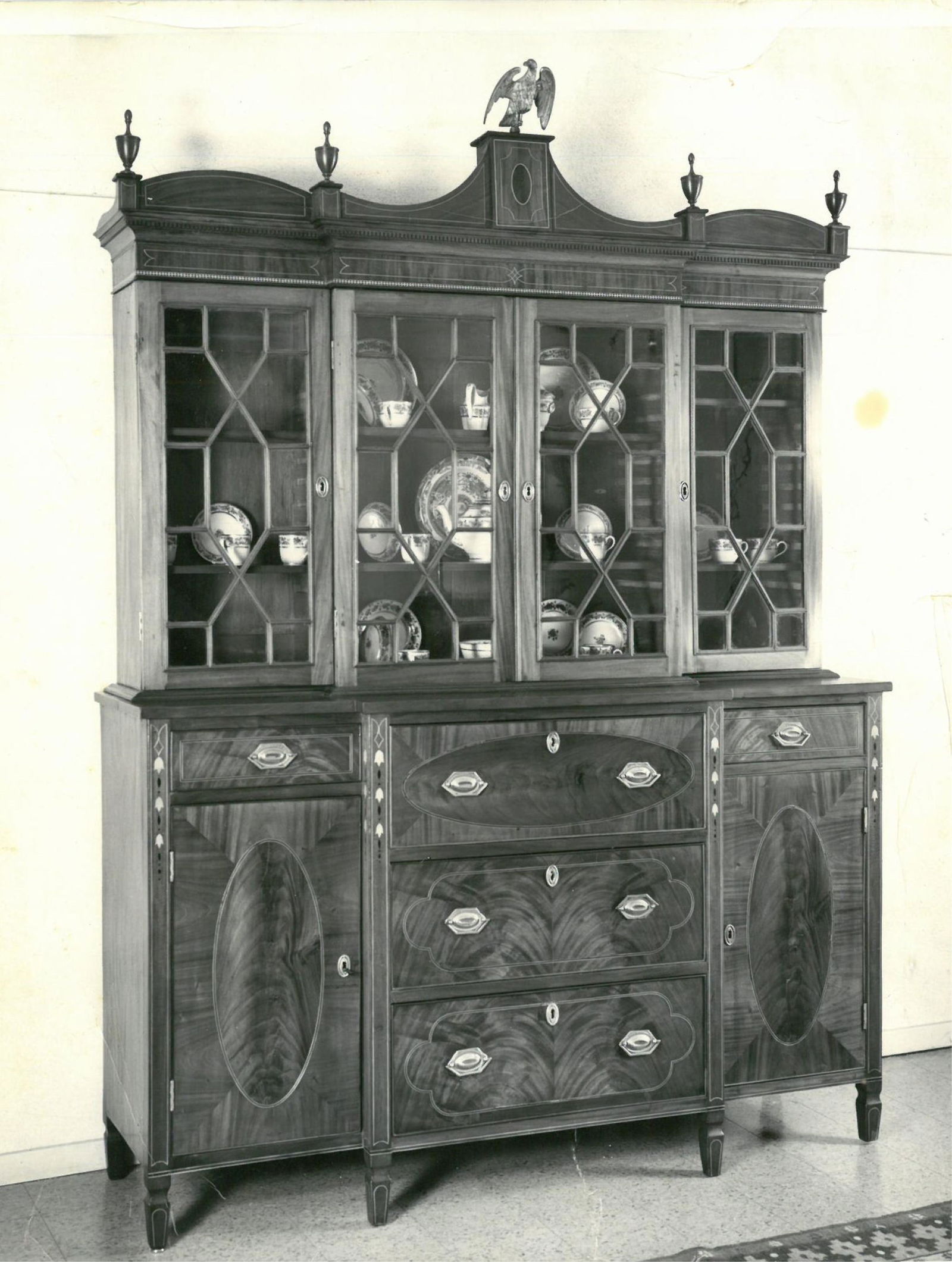 FEDERAL STYLE MAHOGANY BREAKFRONT (1 of 14)