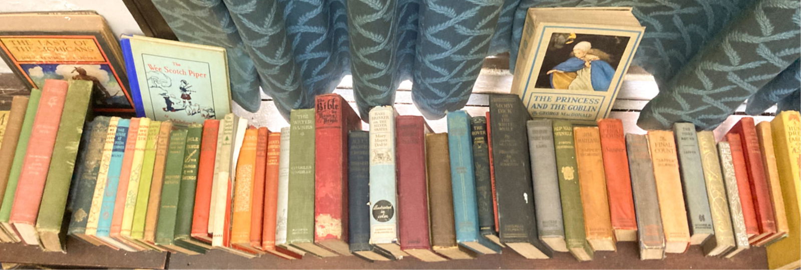 APPROXIMATELY (51) CHILDREN'S BOOKS (1 of 6)