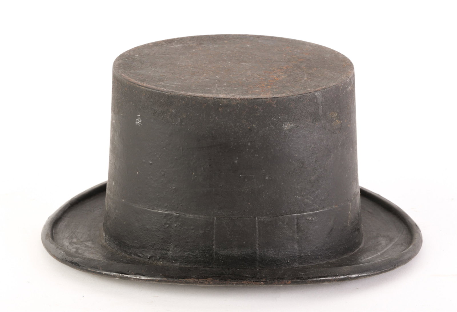 CAST IRON TOP HAT-FORM CUSPIDOR: 6 x 10 1/2 x 12 1/2 inches