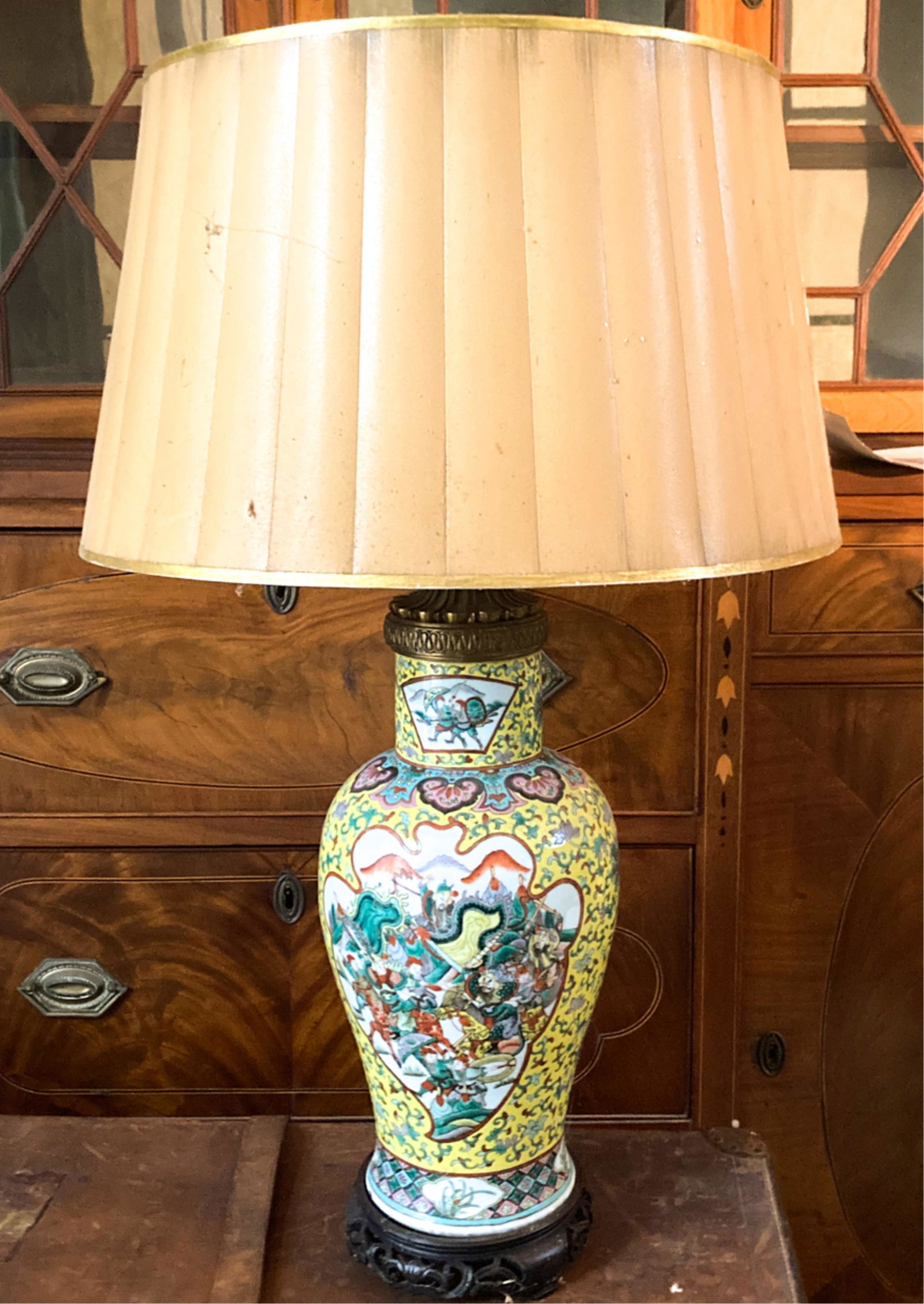 (19th c) CHINESE PORCELAIN VASE (1 of 7)