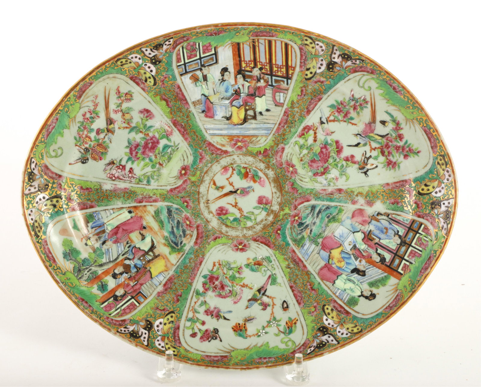 (19th c) ROSE MEDALLION SLIGHTLY DISHED OVAL TRAY: 11 1/4 x 14 1/4 inches