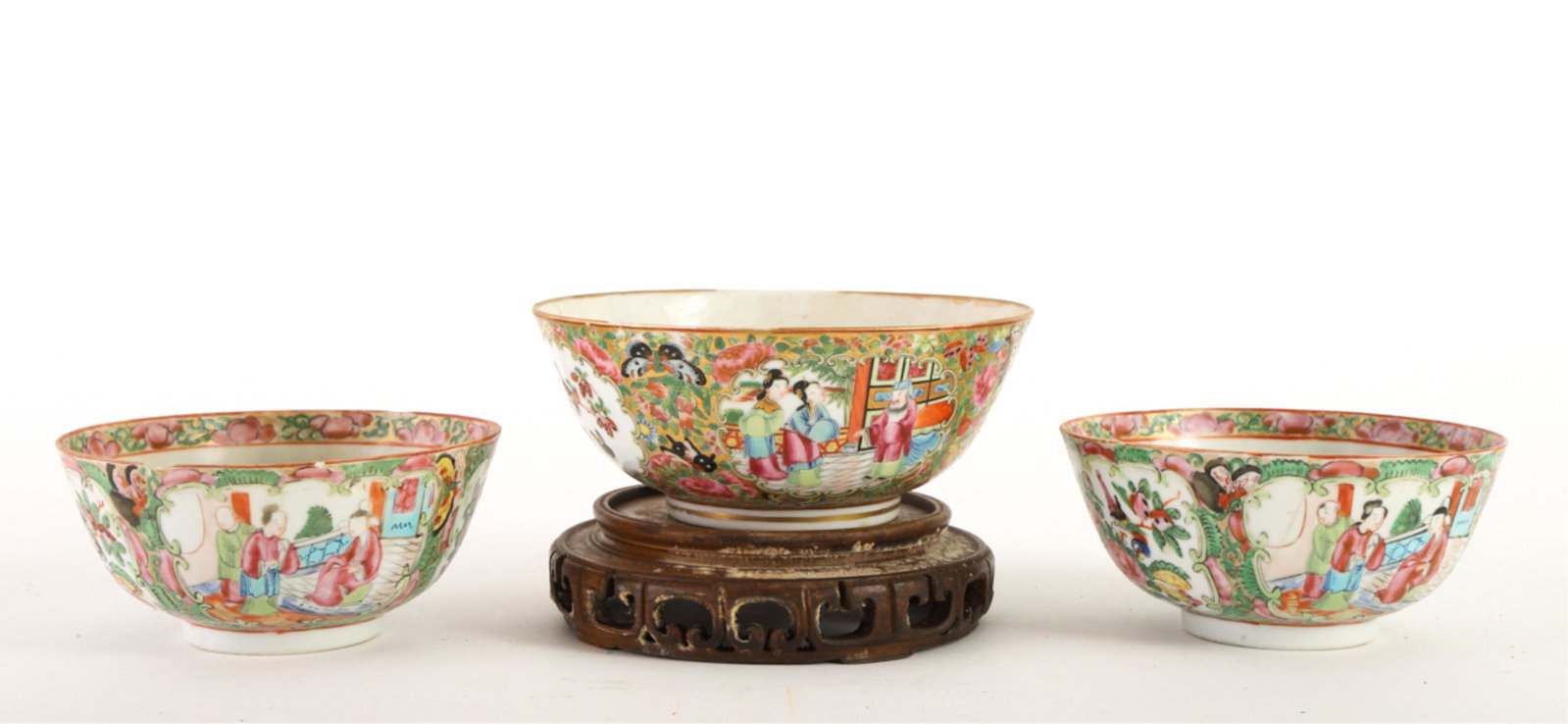 (19th c) (3) ROSE MEDALLION BOWLS: 3 x 6 3/4 inches (and smaller). Together with a carved wooden stand