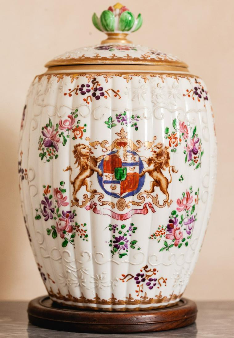 EARLY SAMSON PORCELAIN ARMORIAL BISCUIT JAR (1 of 7)