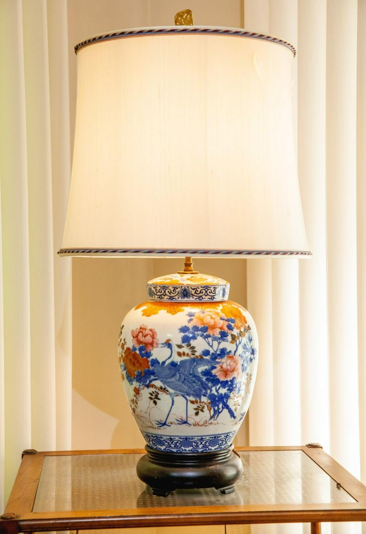 CHINESE PORCELAIN GINGER JAR-FORM TABLE LAMP (1 of 8)