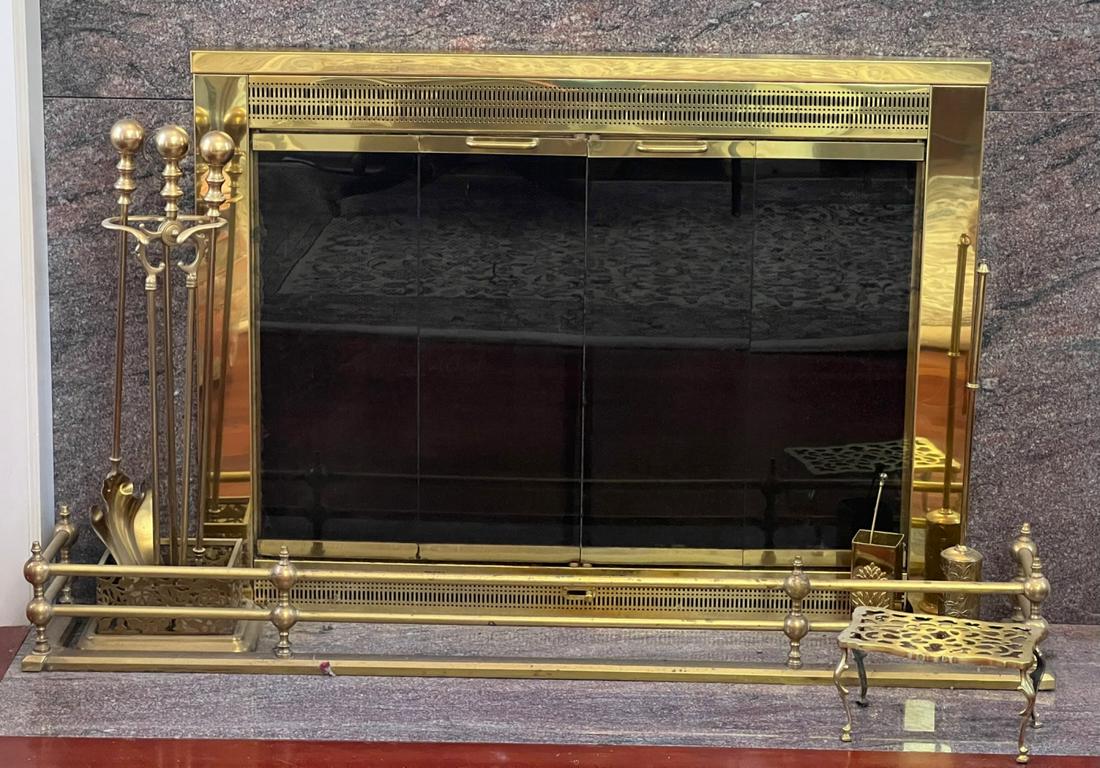 BRASS FIREPLACE FENDER, TOOLS, FOOTMAN etc. (1 of 7)