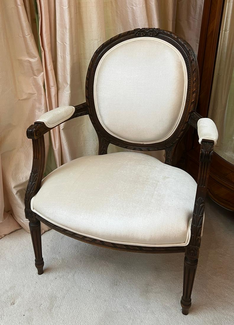 FINELY CARVED LOUIS XV UPHOLSTERED ARMCHAIR: 35 x 24 x 23 inches. minor wearTemp No 286