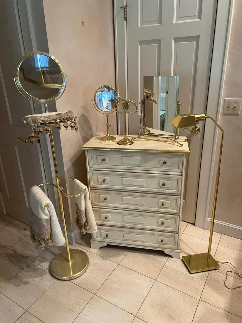 GROUPING OF DRESSER & DRESSING ACCESSORIES (1 of 8)