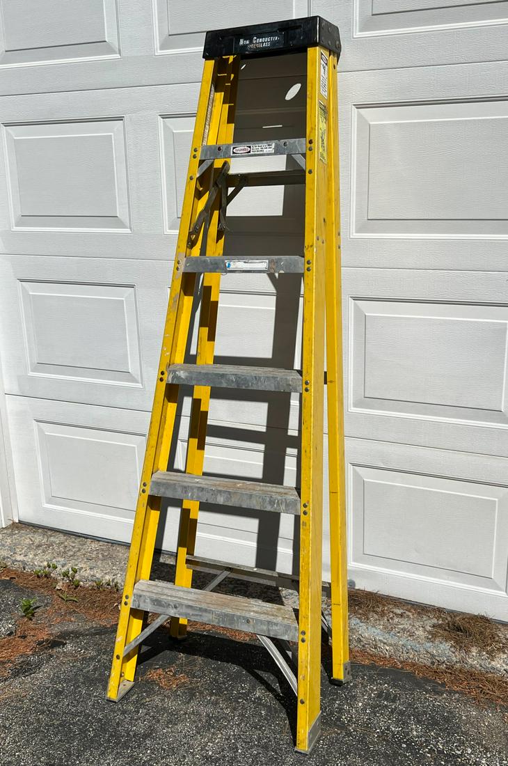 6 Foot A FRAME FIBERGLASS LADDER (1 of 3)
