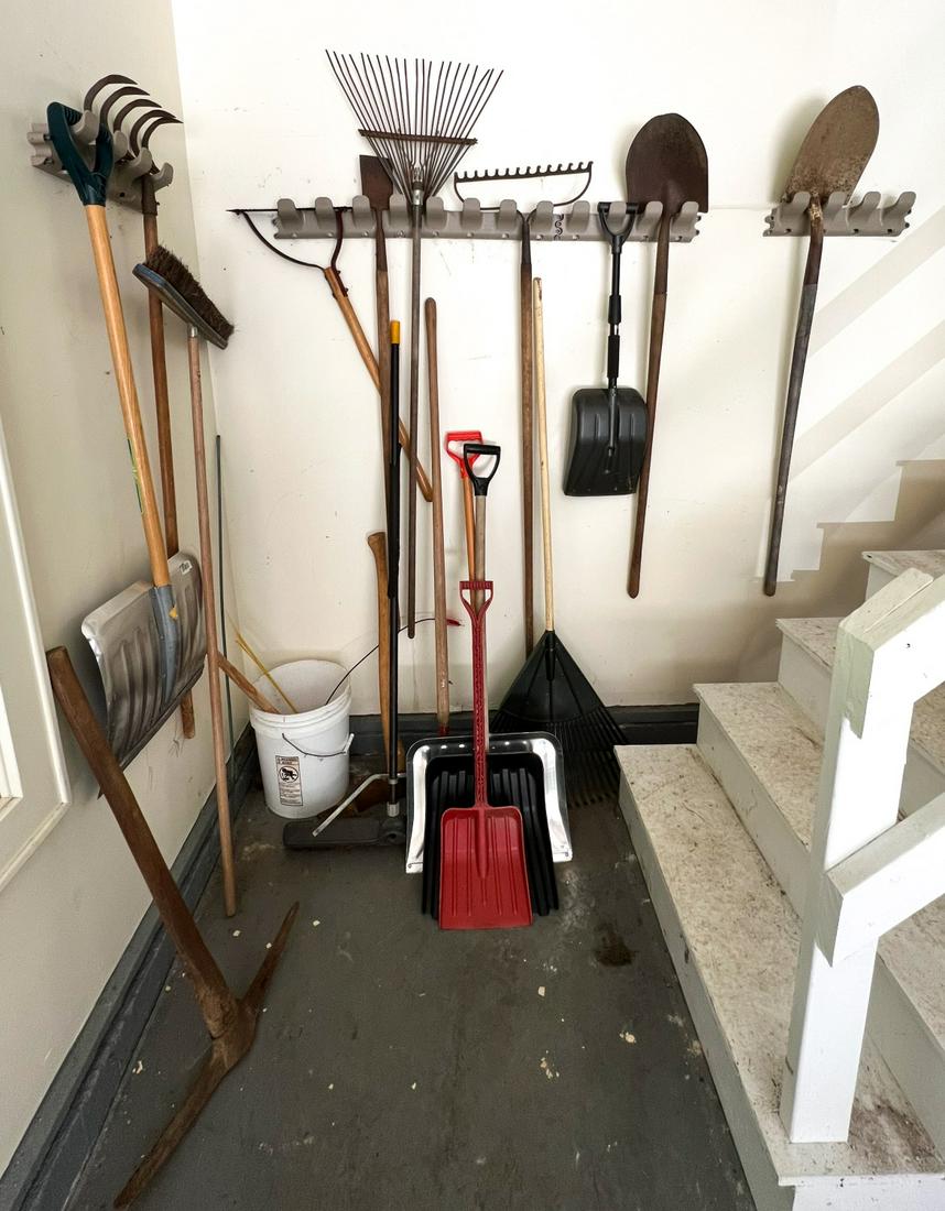 GROUPING OF SHOVELS & LAWN MAINTENANCE TOOLS: Over (15) toolsTemp No 471