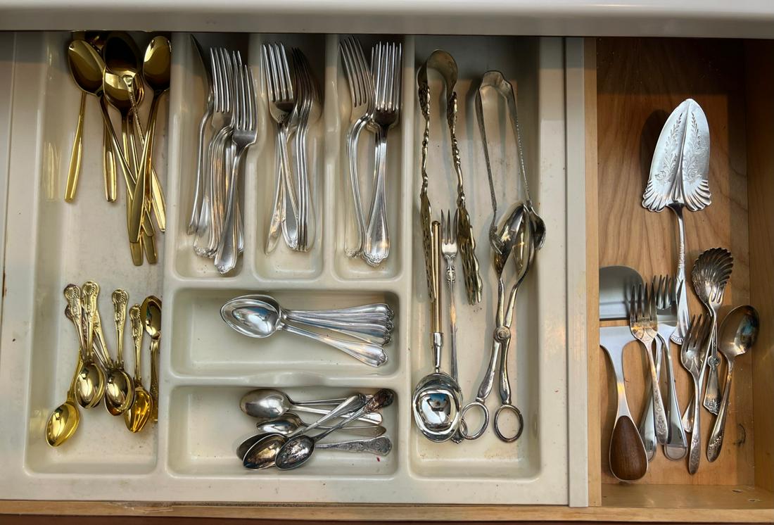 GROUPING OF FLATWARE and SERVING PIECES: Several different sets.Temp No 482