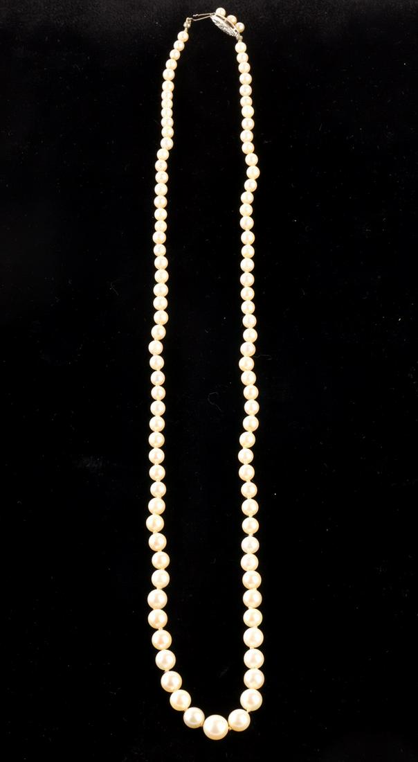 GRADUATING PEARL NECKLACE with 14k GOLD CLASP (1 of 8)