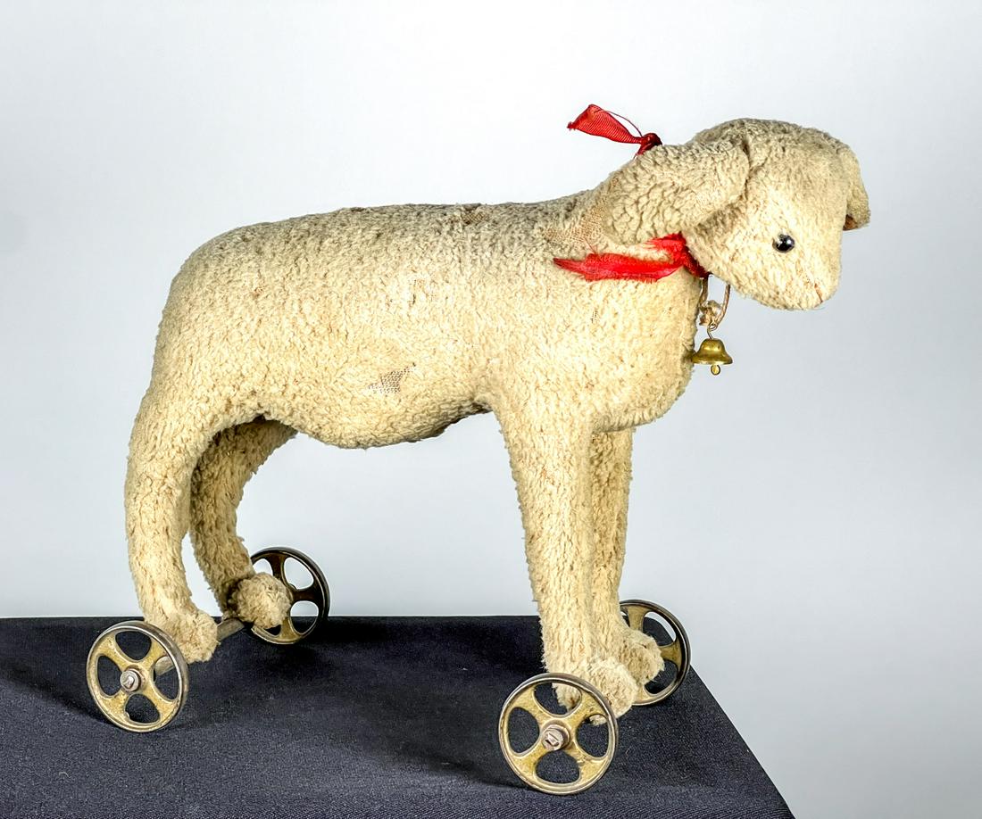 EARLY STEIFF PULL TOY OF A LAMB (1 of 10)
