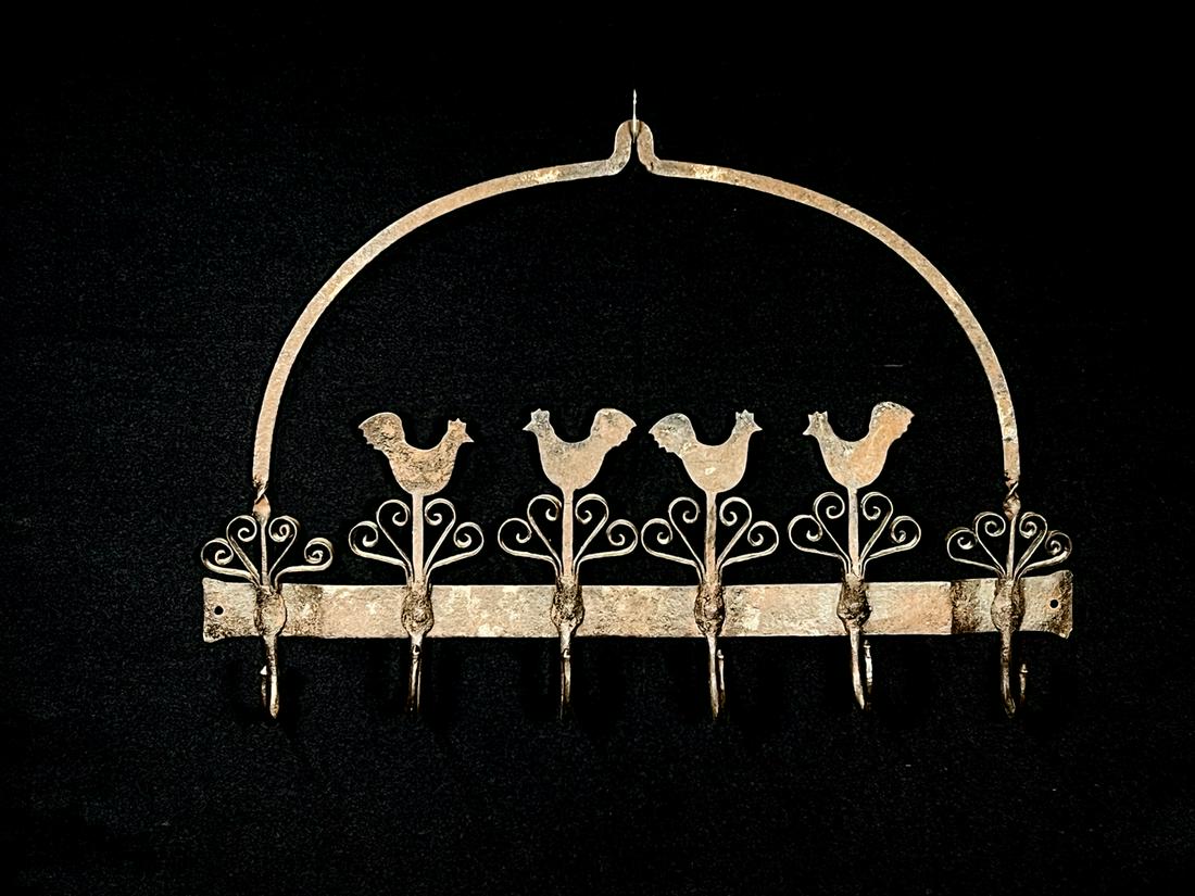 HAND WROUGHT IRON HANGING FOLK ART RACK w ROOSTERS (1 of 7)