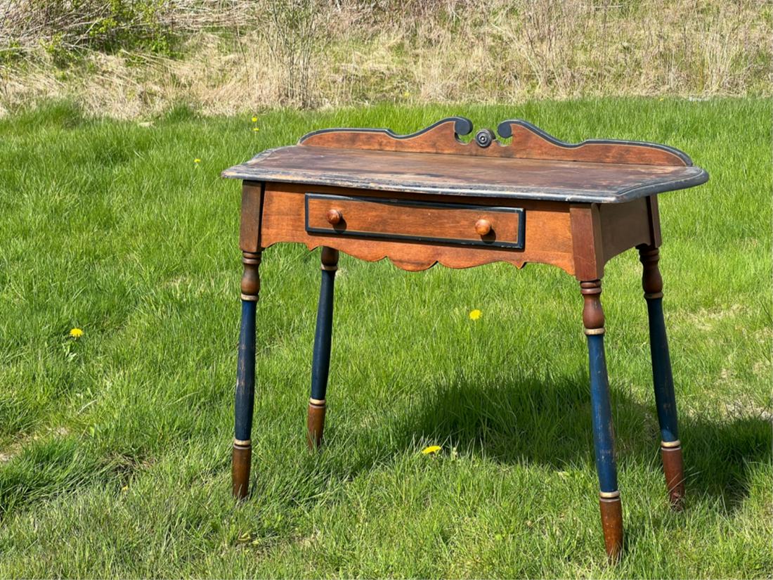 (1) DRAWER PAINTED FEDERAL STYLE TABLE (1 of 9)