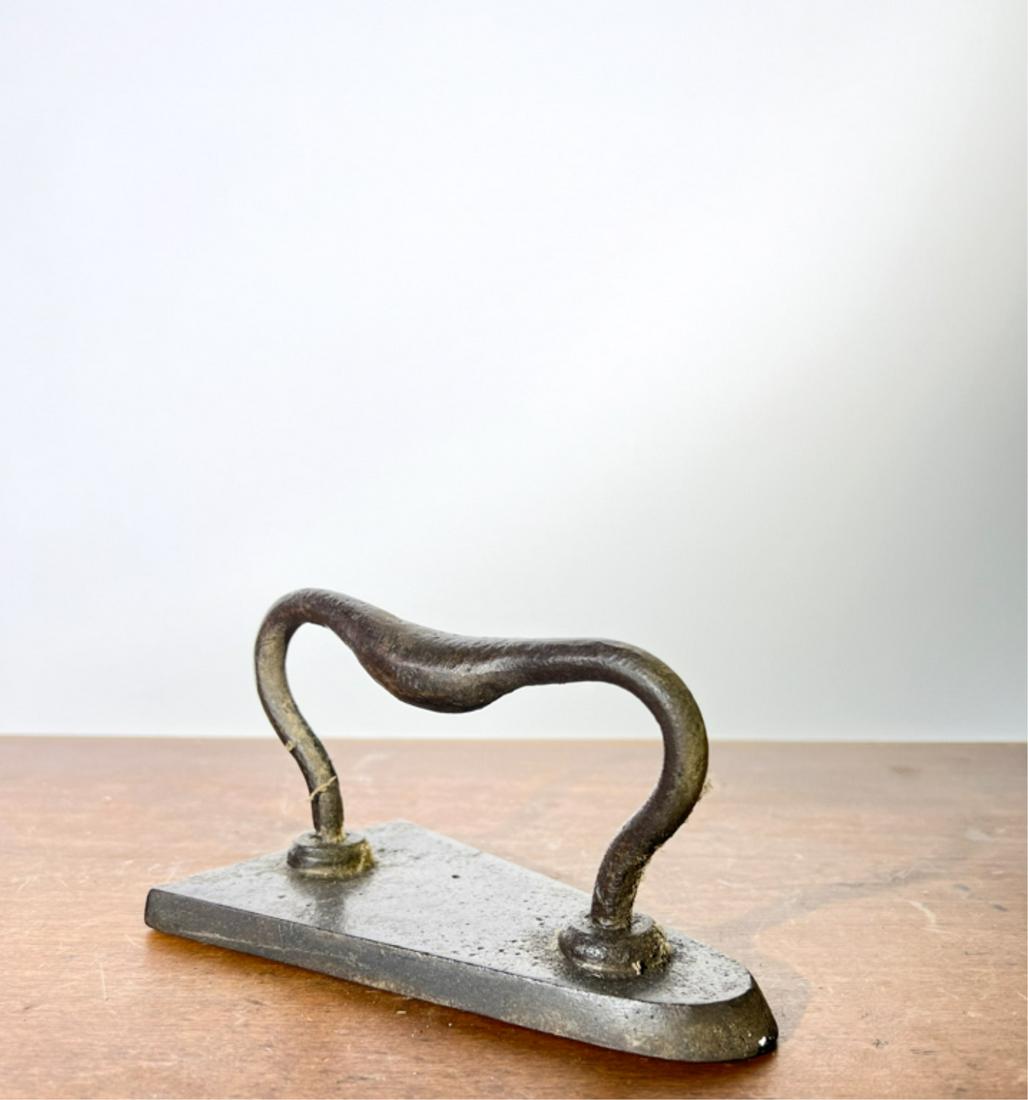 EARLY FLAT IRON w WROUGHT YOKE HANDLE (1 of 6)