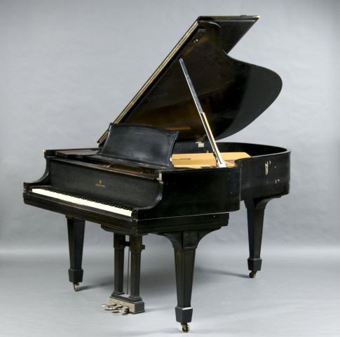 Steinway Model- L Grand piano: 1925 in ebony finish; serial #235423. L: 5' 9"
