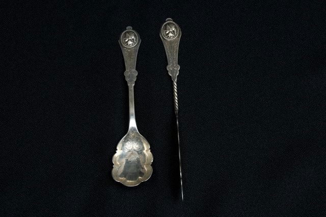 Two late 19th century Medallion: Pattern coin silver flatware pieces, monogrammed; Edith A , 2 troy oz. L: 6.25" and 7.25"