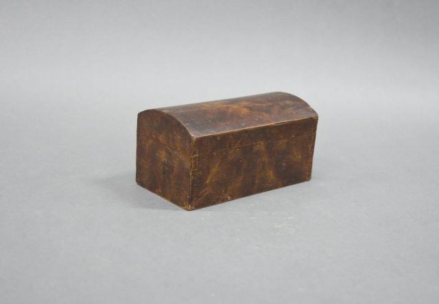 Small New England domed dresser box: In grain paint. H: 3" W: 6"