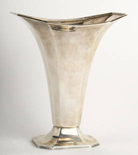 GORHAM STERLING SILVER FLUTED, OCTAGONAL VASE: Approx. 10". 21.5 Oz. Troy Condition: Ref photos or call for more info Temp No 5020