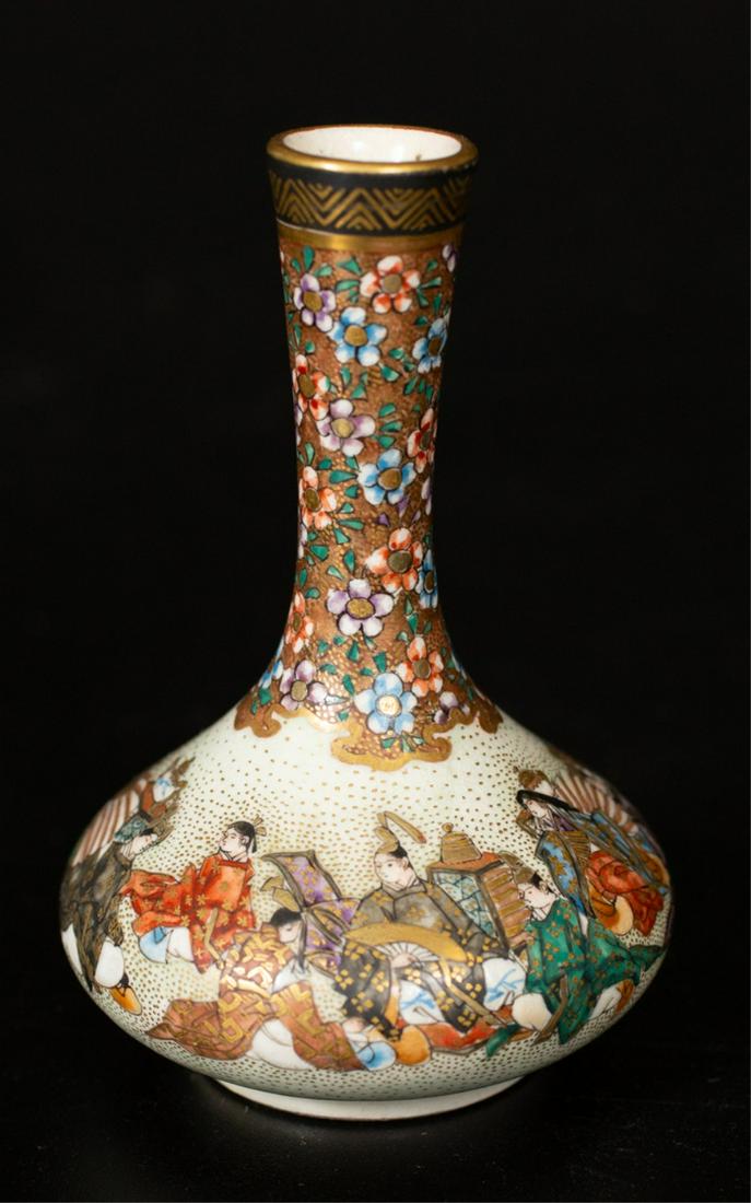 JAPANESE KUTANI BOTTLE VASE (1 of 5)
