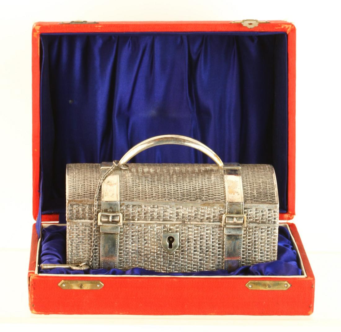 SIAMESE, THAILAND STERLING SILVER KEEPSAKE BOX (1 of 11)